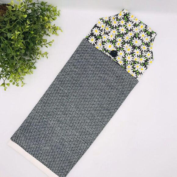 Hanging Kitchen Towel: Black Daisy Topper, Button Closure - Picture 3 of 8
